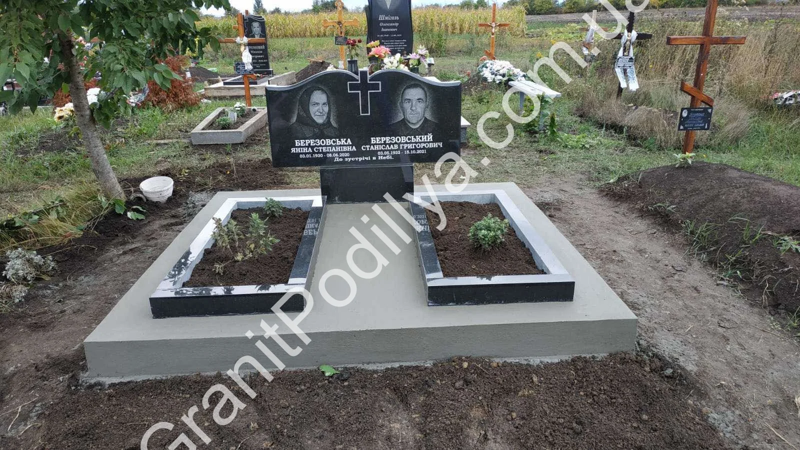 Подвійний пам'ятник з граніту - Кам'янець-Подільський | GranitPodillya